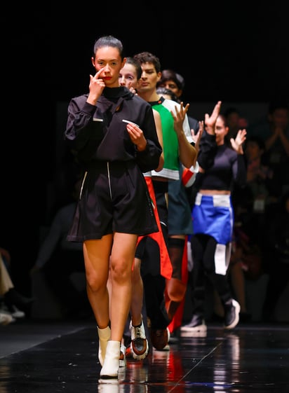 Modelos con creaciones de la diseñadora mexicana Jehsel Lau en la 82 edición de Intermoda en Guadalajara, Jalisco. Foto: EFE