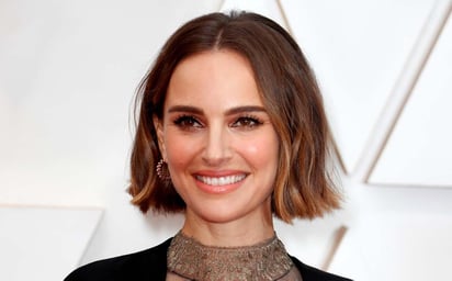 Natalie Portman en la alfombra roja de los Premios Oscar de 2022. Foto: Reuters