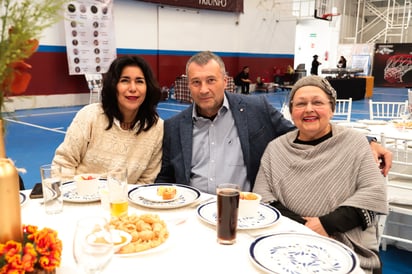 Ignacio Montoya, Olga de Montoya e Ignacio Montoya Rosales.