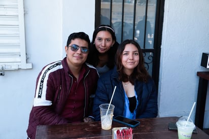 Rubén Rodríguez, América Mendoza y Mafer García (EL SIGLO DE TORREÓN / ENRIQUE CASTRUITA)
