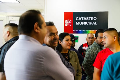 Sindicalizados protestan en Catastro Municipal de Torreón (EL SIGLO DE TORREÓN / FERNANDO COMPEÁN)
