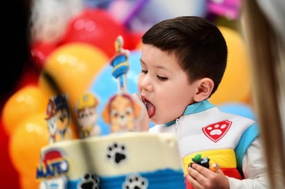 Mateo celebró sus primeros tres años de vida con una divertida piñata. ¡Felicidades!