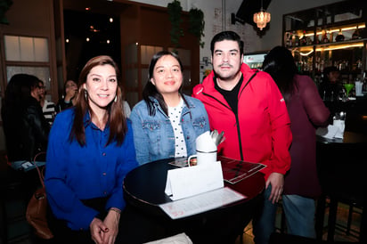 Claudia Robles, Elizabeth Hernández y Omar Robles (EL SIGLO DE TORREÓN / ENRIQUE CASTRUITA)
