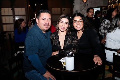 Juan Carlos Marmolejo, Diana García y Sandra García (EL SIGLO DE TORREÓN / ENRIQUE CASTRUITA)
