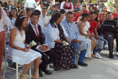 Bodas Comunitarias del sistema DIF Municipal en Francisco I. Madero.