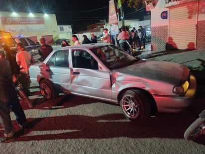 El automóvil señalado como responsable es un Nissan Tsuru, color gris, modelo 2007. (EL SIGLO DE TORREÓN)