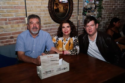 Miguel Meza, Claudia Fonseca y Néstor Meza.