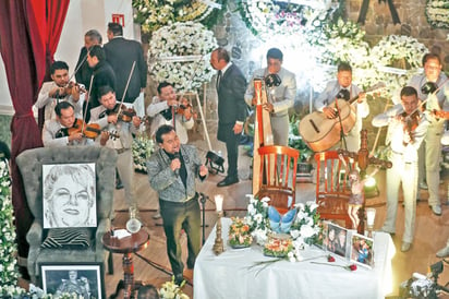 . Mariachis cantan durante una misa en la ‘Casa Paquita’ este viernes.
