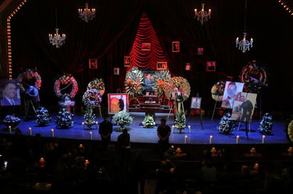 Así fue el homenaje al actor y conductor Daniel Bisogno en el Centro
Cultural Teatro 2.