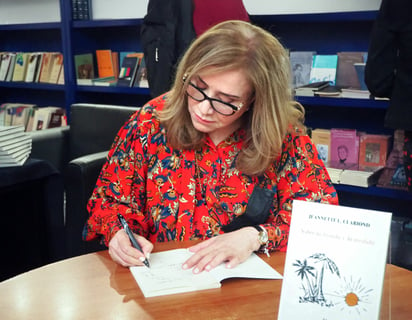 Con más de una docena de libros publicados, Jeannette L. Clariond es una de las poetas más destacas del noreste de México. Foto: Saúl Rodríguez