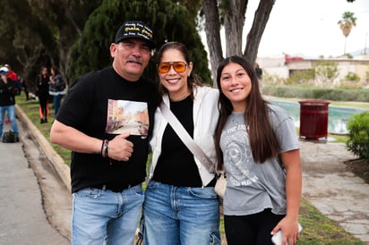 Mario Vargas, Brenda Sánchez y Ana Pau Vargas.