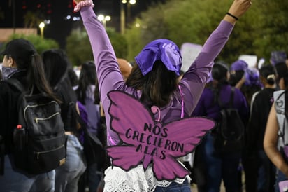 Mensajes. Durante la marcha, las mujeres gritaron consignas, llevaron pancartas e hicieron que su voz se escuchara de diferentes maneras.