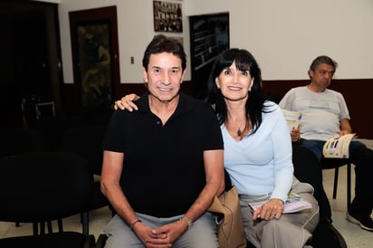 Teresa Ochoa y César Flores.