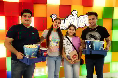 Mauro Marrufo, Nancy Márquez, Viviana Llamas y Carlos Márquez.