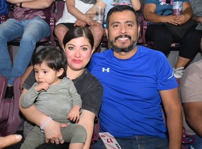 Vicente Villegas, Karime Tello y Karim Villegas.
