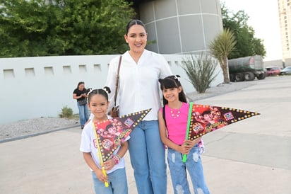 África, Aitana y Luisa Carrillo.