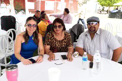 Nadia, Alejandra y Pedro.