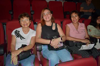 Martha, Karina y Valentina.