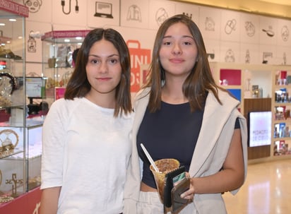 Camila y Samantha.