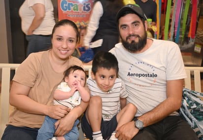 Kenia, Rafael, Sebastián y Rafael.