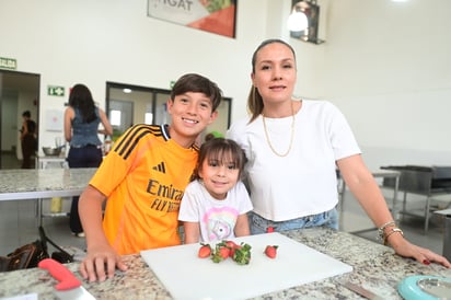 José Mateo, María Emilia y Liliana.