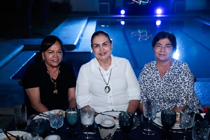 María Elena Cabrera, Maricarmen Yela, Yolanda Valdez y Ximena Luna.