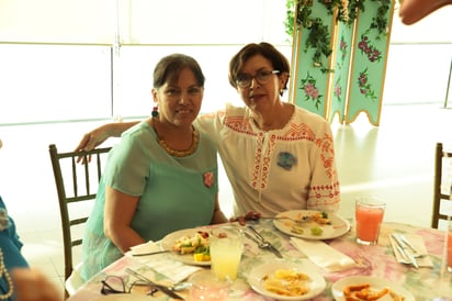 Claudia Flores y Elba Rangel.
