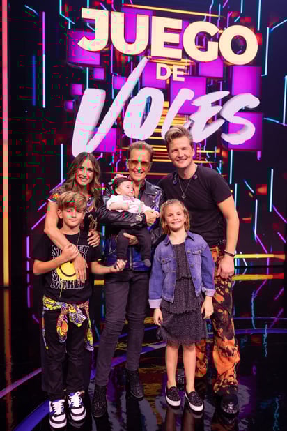 Emotivo. El domingo 4 de mayo, fue muy especial para Alexander, ya que recibió a su familia en el
foro del programa.