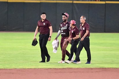 El jardinero central Josh Stowers sufrió un aparatoso golpe y se espera que el cuerpo médico de los Guindas brinde noticias sobre su estado de salud.