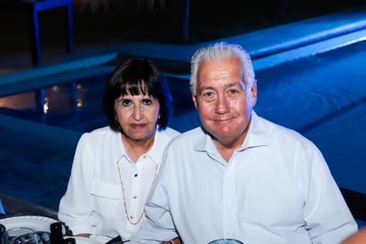 Rómulo Ruiz e Isis García.