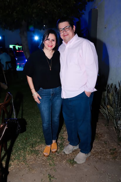 Mayela Barrios y Roberto.