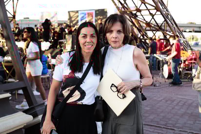 Pamela de la Fuente y Marcela Pámanes.