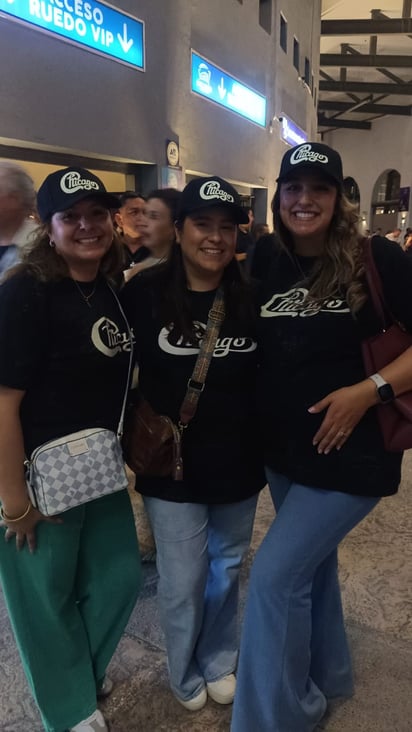 Admiradoras. Viridiana, Catalina y Ma. de Jesús Martínez Moran.

