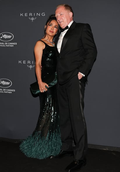 Salma Hayek junto a su esposo Francois-Henri Pinault, presidente de un conglomerado de marcas de lujo. Foto: EFE