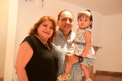 Martha Lozano y Gustavo López y Mariana.