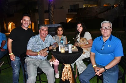Roberto, Jorge, Sandy, Nayeli y Rodrigo.
