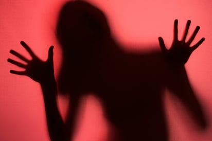 Durante enero y febrero de 2025 se han recibido 92 reportes de pornografía. Del total de víctimas, 16 por ciento son niñas y adolescentes, mientras que 11 por ciento son menores de 13 años. Imagen: Freepik