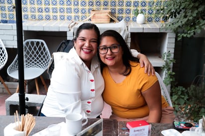 Mariana y Paola.