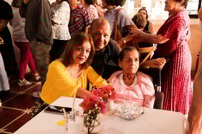 Héctor, Minerva y Juana.