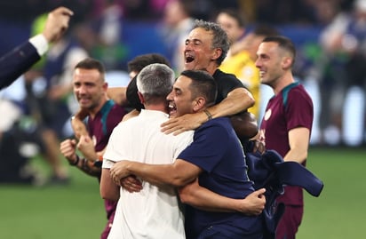 El español Luis Enrique Martínez, entrenador del París Saint Germain, ha conseguido ganar su segunda Liga de Campeones como preparador, con lo que se une al selecto grupo de técnicos que han alcanzado este título con dos equipos.