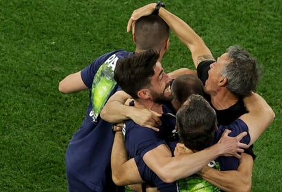 Luis Enrique, que desde el banquillo también dirigió con anterioridad a Roma, Celta, Barcelona y a la selección española, consiguió ganar la Champions al frente del conjunto catalán en la temporada 2014-15, al imponerse en la final, disputada en el Olímpico de Berlín, al Juventus de Massimiliano Allegri por 3-1.