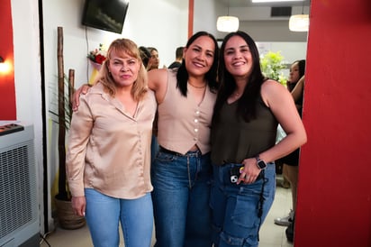 Silvia Mendoza, Araly Acosta y Selina del Río
