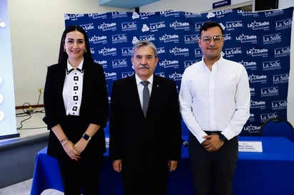 Isabel Carrillo Martínez, Juan Roberto López González y Arturo Aranda.