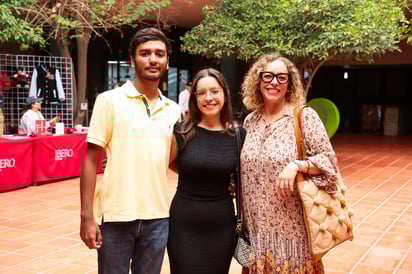 Victor de León, Victoria Rodríguez y Fabiola Jasso.