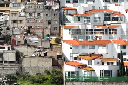 Santa Fe, Ciudad de México. Nuestro país, a diferencia de los otros dos coanfitriones del evento, posee brechas socioeconómicas más profundas. Foto: Unequal Scenes
