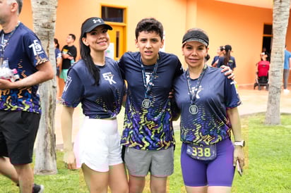 Vanessa Fierro, Nicolás Barajas y Norma Fierro.