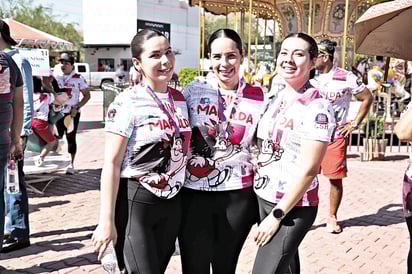 Melissa, Itzel y Laura.