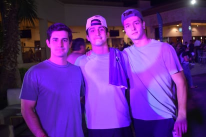 Javier Garza, Fer Garza y Lalo Mexen.
