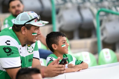 En la mayoría de los casos, la afición a un equipo es heredada por padres, hermanos u otras personas del círculo cercano de un individuo. Foto: Jorge Martínez