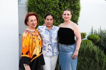Tita, Irma y Sandra.